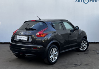 Подержанный автомобиль Nissan Juke 2011 года (5 фото)
