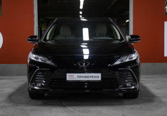 Подержанный автомобиль Toyota Camry Sedan 2022 года (2 фото)
