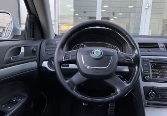Подержанный автомобиль Skoda Octavia Wagon 2012 года (15 фото)