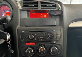 Подержанный автомобиль Citroen C4 Sedan 2013 года (13 фото)