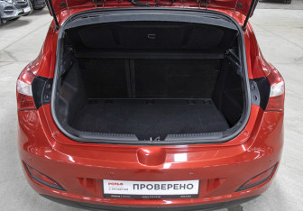 Подержанный автомобиль Hyundai i30 Hatchback 2015 года (10 фото)