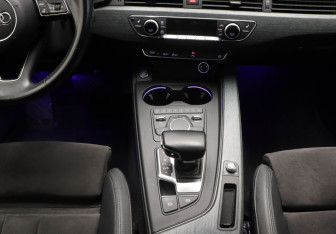Подержанный автомобиль Audi A4 Sedan 2016 года (20 фото)
