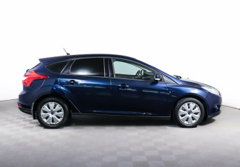 Подержанный автомобиль Ford Focus Hatchback 2013 года (4 фото)