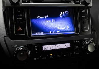 Подержанный автомобиль Toyota Land Cruiser Prado 2017 года (19 фото)