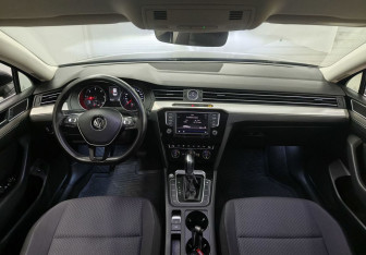 Подержанный автомобиль Volkswagen Passat Sedan 2017 года (11 фото)