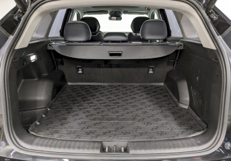 Подержанный автомобиль Geely Atlas 2024 года (10 фото)