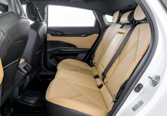 Подержанный автомобиль Changan UNI-V 2023 года (12 фото)