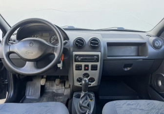 Подержанный автомобиль Renault Logan Sedan 2009 года (9 фото)