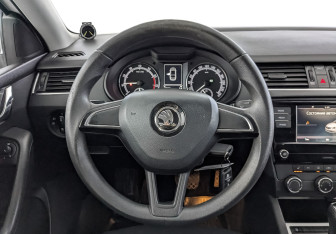 Подержанный автомобиль Skoda Octavia Liftback 2018 года (22 фото)