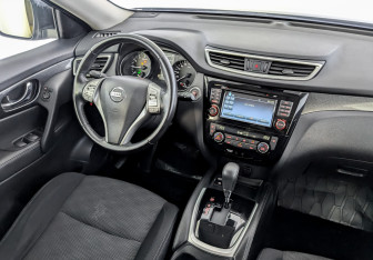 Подержанный автомобиль Nissan X-Trail 2018 года (30 фото)