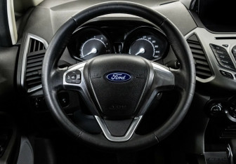 Подержанный автомобиль Ford EcoSport 2015 года (9 фото)
