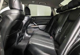 Подержанный автомобиль Nissan Teana 2011 года (10 фото)