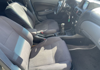 Подержанный автомобиль Nissan Almera Hatchback 2005 года (9 фото)
