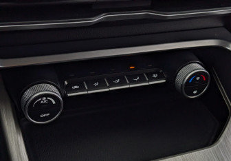 Подержанный автомобиль Geely Coolray 2023 года (25 фото)