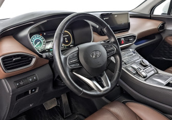Подержанный автомобиль Hyundai Santa Fe 2021 года (15 фото)