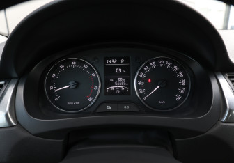Подержанный автомобиль Skoda Rapid Liftback 2014 года (12 фото)