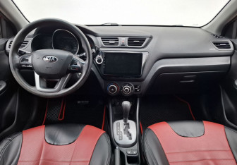 Подержанный автомобиль Kia Rio Sedan 2013 года (12 фото)