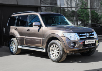 Подержанный автомобиль Mitsubishi Pajero 2011 года (3 фото)