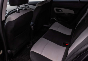 Подержанный автомобиль Chevrolet Cruze Hatchback 2012 года (11 фото)