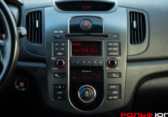 Подержанный автомобиль Kia Cerato Sedan 2012 года (13 фото)