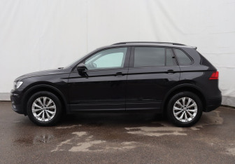 Подержанный автомобиль Volkswagen Tiguan 2019 года (8 фото)