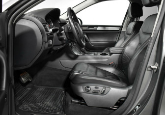 Подержанный автомобиль Volkswagen Touareg 2014 года (5 фото)
