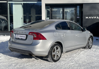 Подержанный автомобиль Volvo S60 2012 года (5 фото)