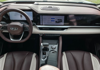 Подержанный автомобиль Geely Monjaro 2023 года (12 фото)