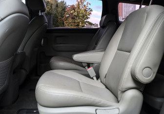 Подержанный автомобиль Kia Carnival 2020 года (10 фото)