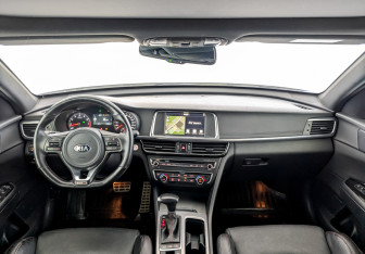 Подержанный автомобиль Kia Optima Sedan 2017 года (14 фото)