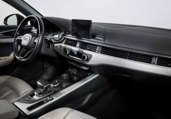 Подержанный автомобиль Audi A4 Sedan 2019 года (9 фото)