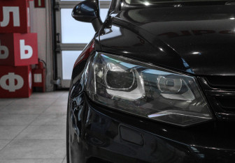 Подержанный автомобиль Volkswagen Touareg 2012 года (23 фото)