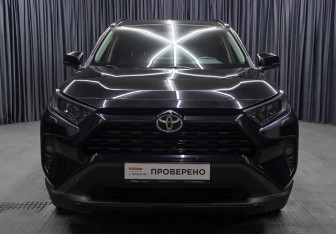Подержанный автомобиль Toyota RAV4 2021 года (2 фото)