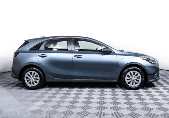Подержанный автомобиль Kia Ceed Hatchback 2022 года (4 фото)