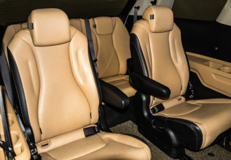 Подержанный автомобиль Kia Carnival 2021 года (13 фото)