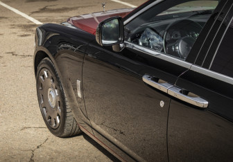 Подержанный автомобиль Rolls-Royce Ghost 2010 года (15 фото)