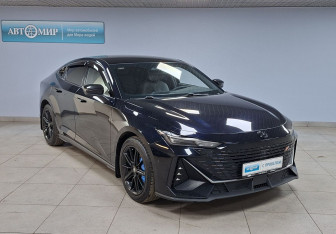 Подержанный автомобиль Changan UNI-V 2023 года (3 фото)