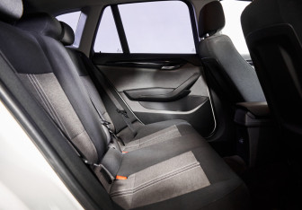 Подержанный автомобиль BMW X1 2011 года (11 фото)