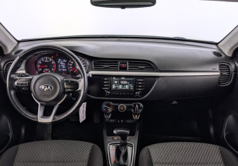 Подержанный автомобиль Kia Rio Sedan 2020 года (14 фото)