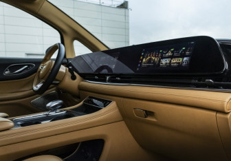 Подержанный автомобиль Voyah Dream 2023 года (10 фото)