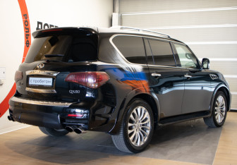 Подержанный автомобиль Infiniti QX80 2017 года (4 фото)