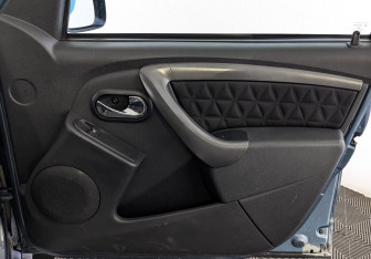 Подержанный автомобиль Renault Duster 2015 года (24 фото)