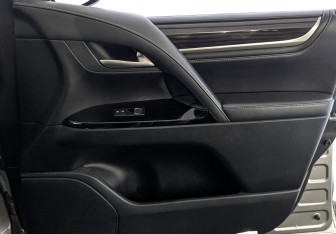 Подержанный автомобиль Lexus LX 2019 года (25 фото)