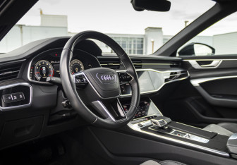 Подержанный автомобиль Audi A6 Sedan 2024 года (12 фото)
