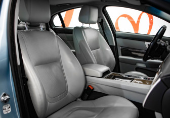 Подержанный автомобиль Jaguar XF Sedan 2011 года (31 фото)