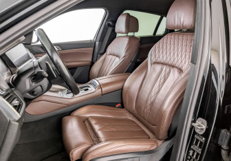 Подержанный автомобиль BMW X6 2021 года (20 фото)