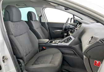 Подержанный автомобиль Peugeot 3008 2013 года (23 фото)