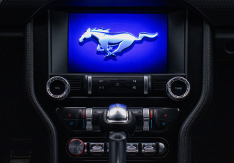 Подержанный автомобиль Ford Mustang Convertible 2019 года (14 фото)