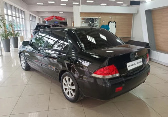 Подержанный автомобиль Mitsubishi Lancer Sedan 2007 года (7 фото)