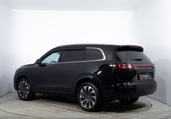 Подержанный автомобиль AITO M7 2023 года (6 фото)